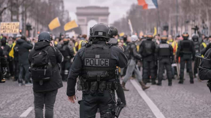, JO 2024 : pourquoi la France fait-elle appel à des renforts étrangers